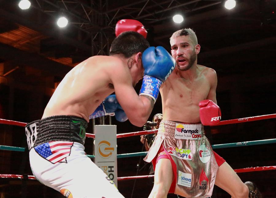 pelea del boxeador puertorrique&ntilde;o Wilfredo 'Bimbito' M&eacute;ndez (d) frente a Jes&uacute;s Haro