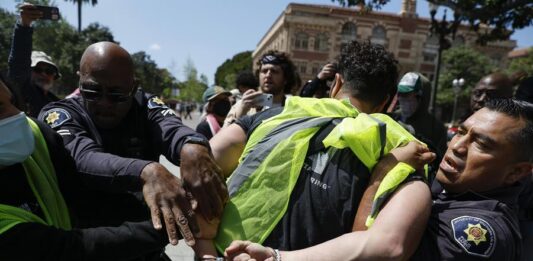 universitarios de Los Ángeles detenidos en protestas (1)