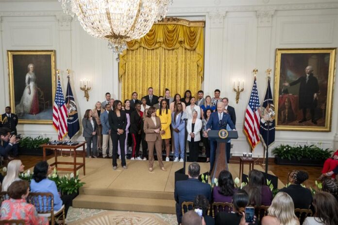 Biden recibe en la Casa Blanca a Las Vegas Aces (1)