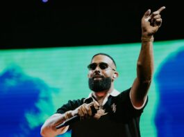 Eladio Carrión inicia su gira 'Sol María' dedicada a su madre en Puerto Rico El cantante puertorriqueño Eladio Carrión
