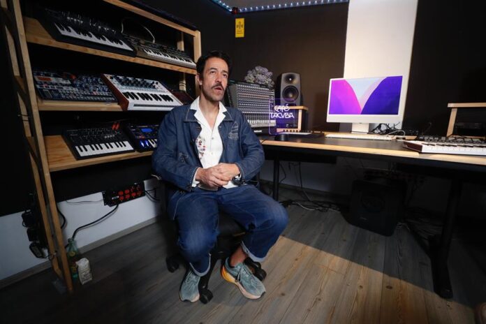 El integrante del grupo musical mexicano Café Tacvba, Emmanuel del Real ' Meme' El integrante del grupo musical mexicano Café Tacvba, Emmanuel del Real ' Meme'