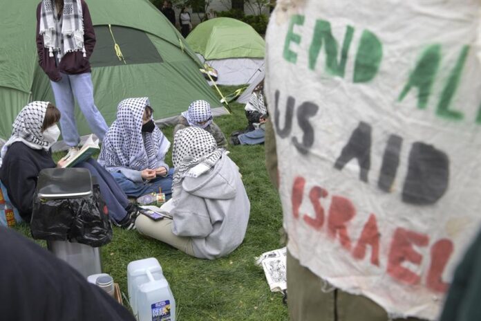 Estudiantes miembros de la Coalición de Estudiantes por la Justicia en Palestina