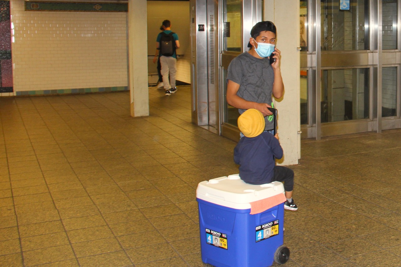  NINOS VENDEDORES TREN DE NUEVA YORK