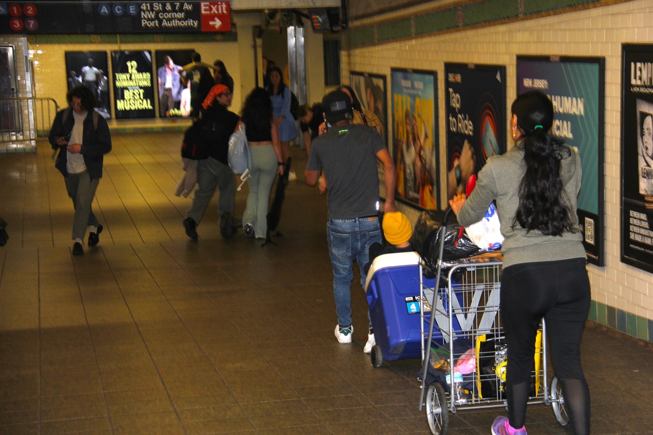 NINOS VENDEDORES TRENES