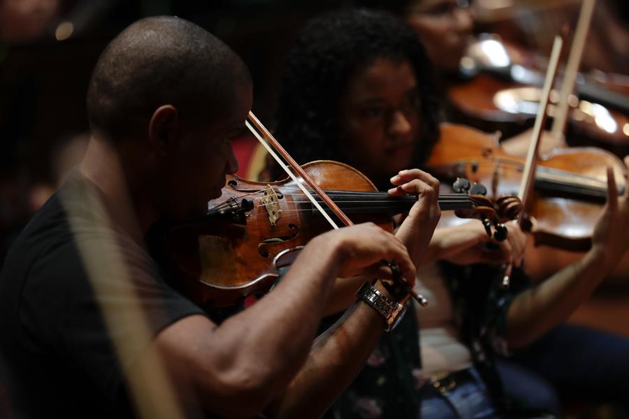 Integrantes de la Orquesta Sinf&oacute;nica de Panam&aacute; (2)