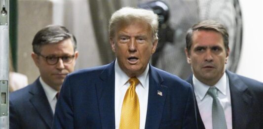 Mike Johnson y Trump