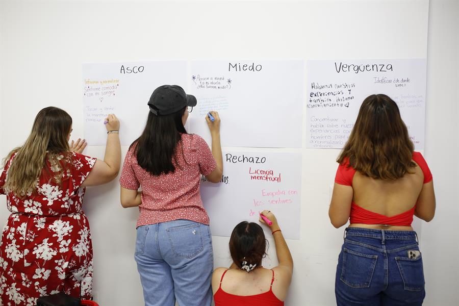 Mujeres participan en una serie de actividades en el marco de la &ldquo;Jornada por el d&iacute;a mundial de la salud menstrual&rdquo; (2)