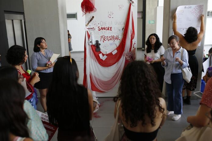 Mujeres participan en una serie de actividades en el marco de la “Jornada por el día mundial de la salud menstrual” (3)