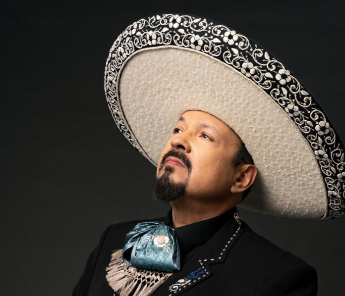 Pepe Aguilar quien publicó este viernes su nuevo disco de estudio Pepe Aguilar