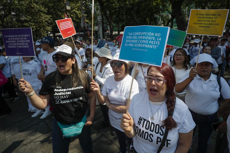 Trabajadores y jubilados del Poder Judicial se manifestaron en contra de las reformas judiciales (1)