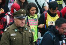 "De verdad estoy agradecida y mi hijo siempre sabrá que nació en un pueblo solidario", dijo Camila Gómez, madre de Tomás, ante la sede gubernamental, tras haberse reunido con el mandatario.