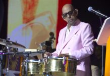 El salsero Willie Rosario celebra sus 100 años "feliz" de seguir en la música