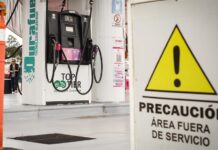estación de gasolina cerrada ante el desabasto de combustible