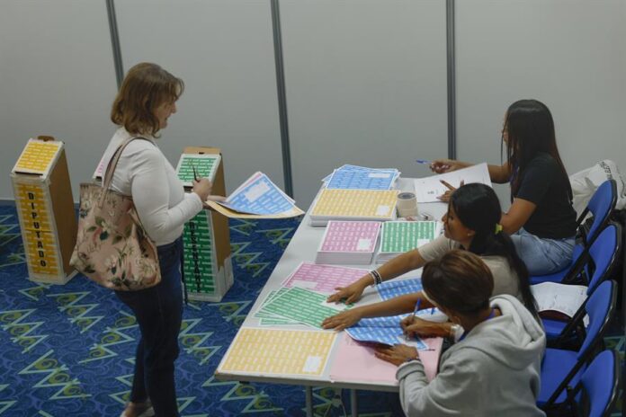 jornada de elecciones generales este domingo, en el Centro de Convenciones Atlapa en Ciudad de Panamá (3)