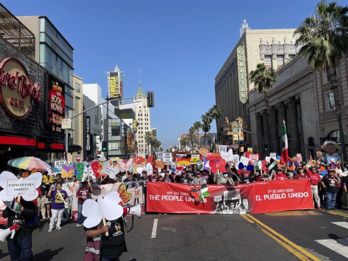 manifestantes durante una marcha en conmemoración del Día Internacional del Trabajo (1)