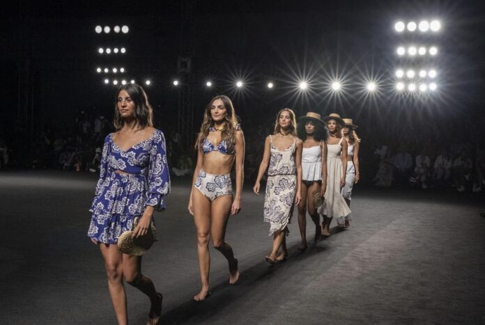 modelos luciendo algunos de los diseños de las marcas colombianas que participarán en la feria de Miami Swim Week (2)