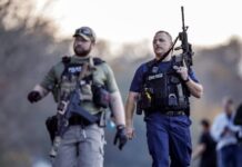 policías