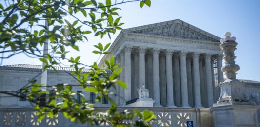 El Tribunal Supremo de Estados Unidos desestimó este jueves por unanimidad un caso para prohibir a nivel federal un medicamento utilizado en píldoras abortivas (1)