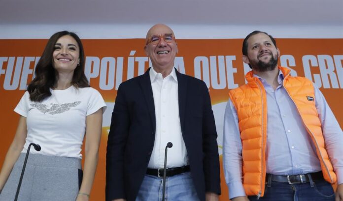 El coordinador nacional de Movimiento Ciudadano Dante Delgado (c); la coordinadora de campaña y exsenadora Laura Ballesteros (i), y el secretario general de acuerdos, Juan Zavala El coordinador nacional de Movimiento Ciudadano Dante Delgado (c); la coordinadora de campaña y exsenadora Laura Ballesteros (i), y el secretario general de acuerdos, Juan Zavala