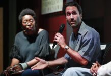 El legado del panameño Al Brown, primer campeón iberoamericano de boxeo y leyenda afro-gay El director ejecutivo de la Fundación IgualesIvan Chanis (d) habla durante de la proyección de los avances de la película, titulada Brown