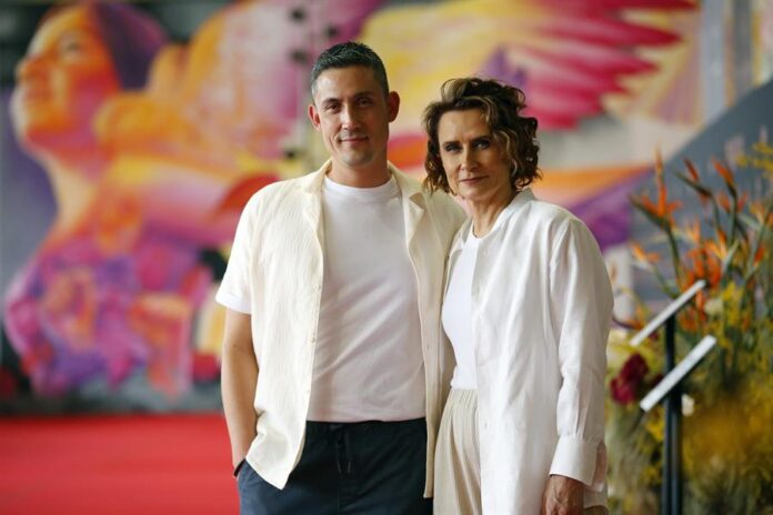 El director mexicano de cine Héctor Alfonso Laso y la productora y periodista mexicana, Denise Maerker