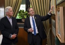 Michael Douglas arremete contra protestas pro-palestinas en su visita a Israel