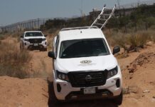 Integrantes de Protección Civil hacen rondas para el rescate de migrantes en el desierto,