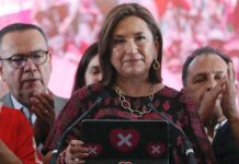 La candidata presidencial opositora, Xóchitl Gálvez, habla durante una conferencia