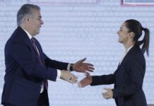 Claudia Sheinbaum presentará a 6 integrantes de su gabinete, tres mujeres y tres hombres La presidenta electa de México, Claudia Sheinbaum, saluda al presidente del Consejo Coordinador Empresarial, Francisco Cervantes