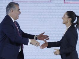Claudia Sheinbaum presentará a 6 integrantes de su gabinete, tres mujeres y tres hombres La presidenta electa de México, Claudia Sheinbaum, saluda al presidente del Consejo Coordinador Empresarial, Francisco Cervantes