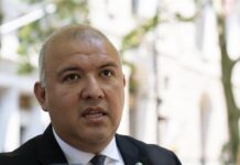 Nueva York presume de modelo migratorio, pero critica la falta de apoyo federal Manuel Castro