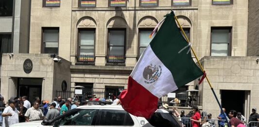 Mexicanos residentes en Nueva York asisten a votar en las elecciones generales de su país (1)
