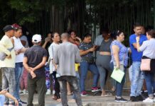 Las solicitudes de asilo caen más del 40 % en México pero los migrantes siguen varados