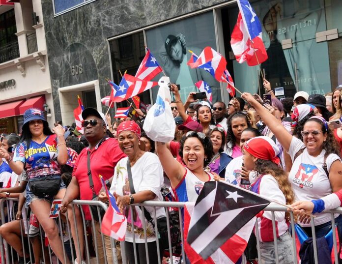 Miles de banderas boricuas y música latina inundaron este domingo el centro de Nueva York durante su Desfile Nacional Puertorriqueño Miles de banderas boricuas y música latina inundaron este domingo el centro de Nueva York durante su Desfile Nacional Puertorriqueño