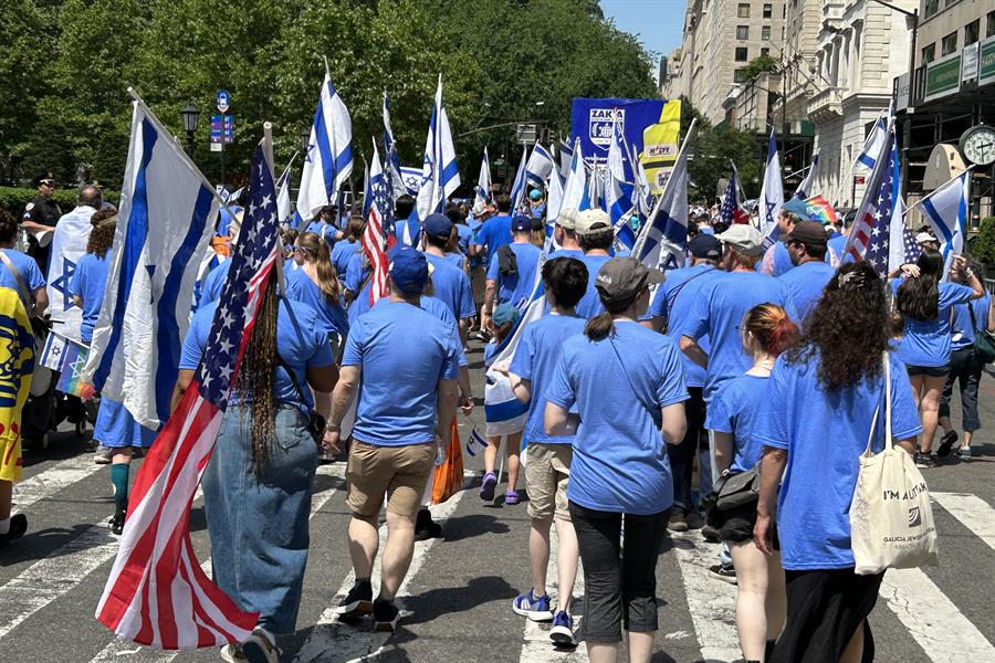 Miles de personas participaron este domingo en el Desfile de Israel que cada año se celebra en la Quinta Avenida de Nueva York, (2)