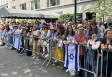 Miles de personas participaron este domingo en el Desfile de Israel que cada año se celebra en la Quinta Avenida de Nueva York, (4)