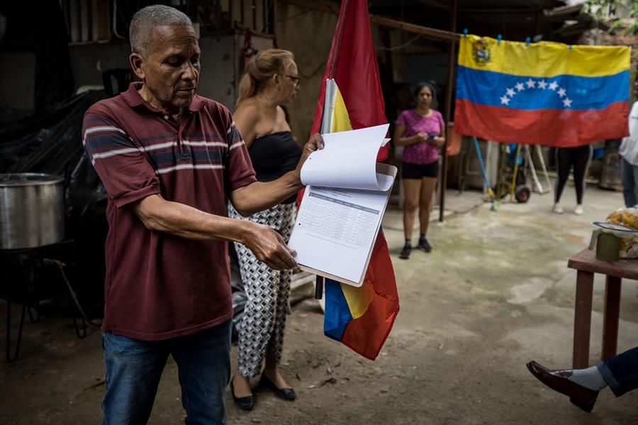 Simpatizantes del oficialismo participan en el simulacro de movilizaci&oacute;n electoral simulacro del 1 por 10 (2)