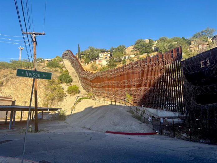 el muro fronterizo que separa Sonora el 6 de Junio de 2024, México (d) de Arizona (2) muro fronterizo