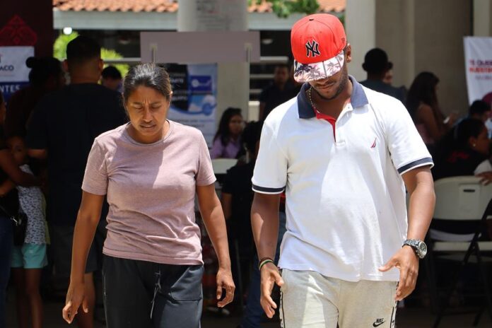 migrantes en espera de tramites migrantes