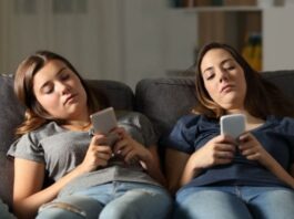 Nueva York se dispone a restringir aspectos perjudiciales de redes sociales para menores uso-de-celulares