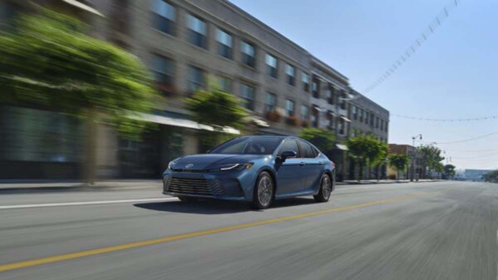 2025_Toyota-Camry_XLE_001-600x337