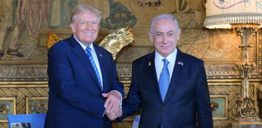 Benjamín Netanyahu, reunido con el expresidente (2017-2021) y candidato republicano a la Casa Blanca, Donald Trump