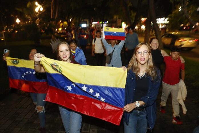 Ciudadanos venezolanos protestan por lo que consideran un fraude electoral (3) venezolanos