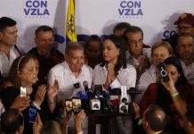 María Corina Machado insta a la Fuerza Armada a "hacer respetar la soberanía popular" El candidato a la presidencia de Venezuela, Edmudo González Urrutia (c-i), y la líder opositora venezolana, María Corina Machado