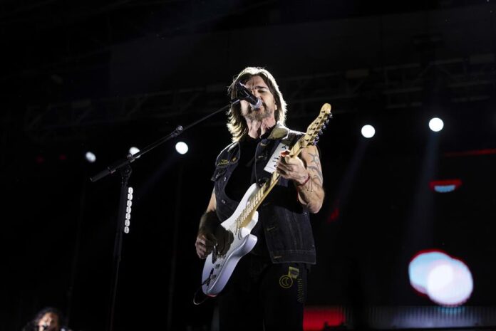 El cantante colombiano Juanes (2)