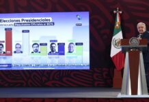 El presidente de México, Andrés Manuel López Obrador, habla durante la rueda de prensa matutina en el Palacio Nacional,