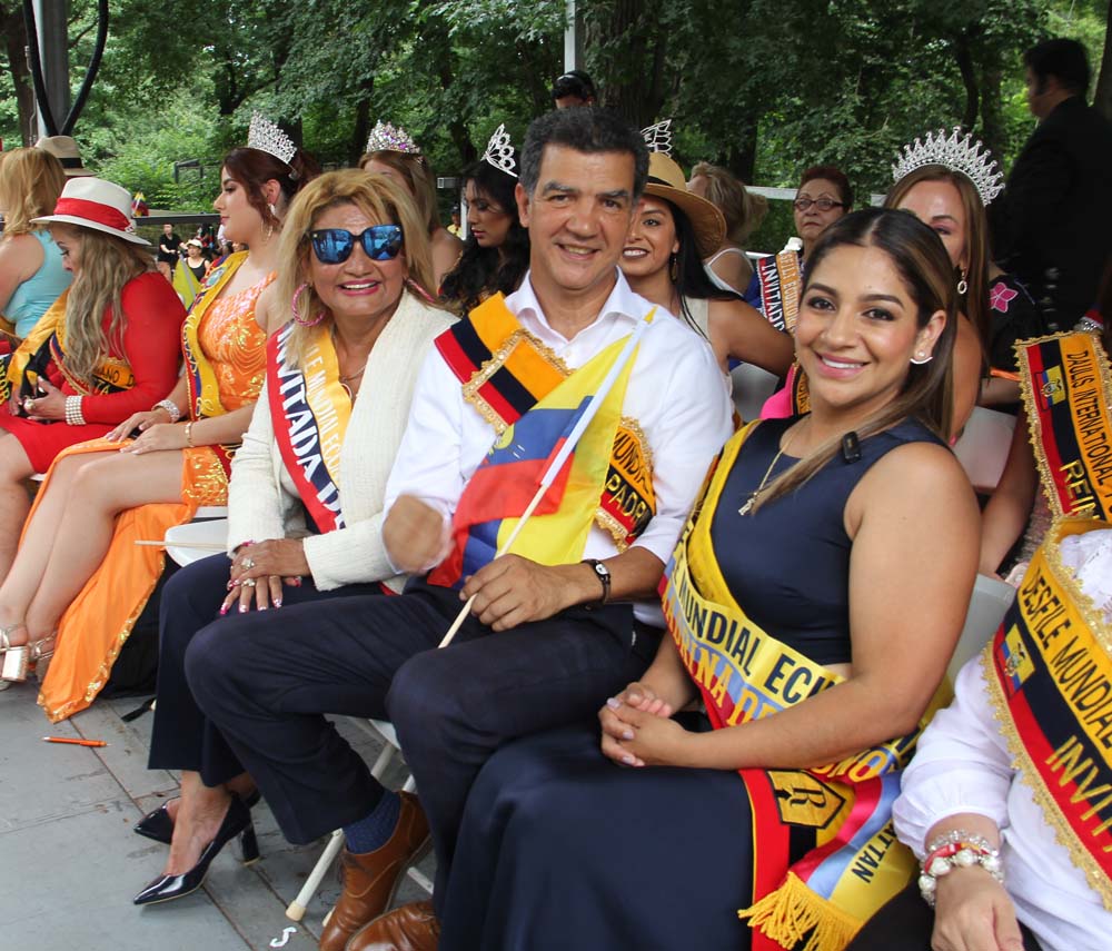 YDANIS CON ECUATORIANOS EN CENTRAL PARK