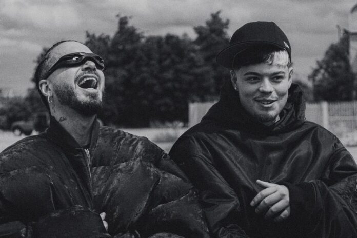 J Balvin (izq.) junto al español Saiko