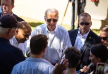 Trump opina que el "ego" de Biden lo mantendrá aferrado a la candidatura demócrata Joe Biden