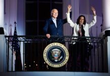 Biden pide el voto para Kamala Harris tras abandonar la carrera a la presidencia Joe Biden junto a la vicepresidenta Kamala Harris saludando desde el balcón de la Casa Blanca